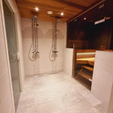 Villa Uskelo, Levi *